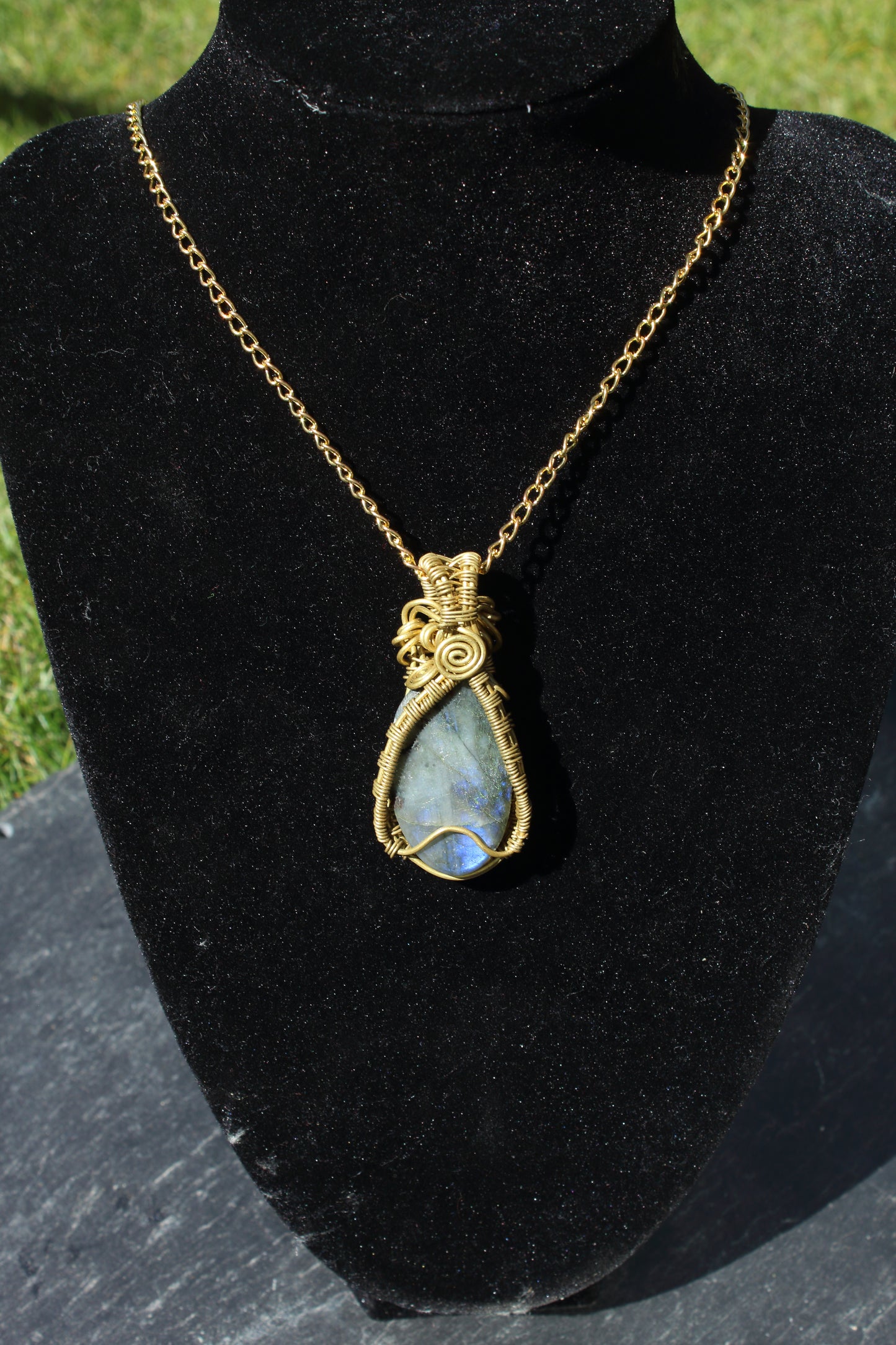 Blue Flash Labradorite Pendant