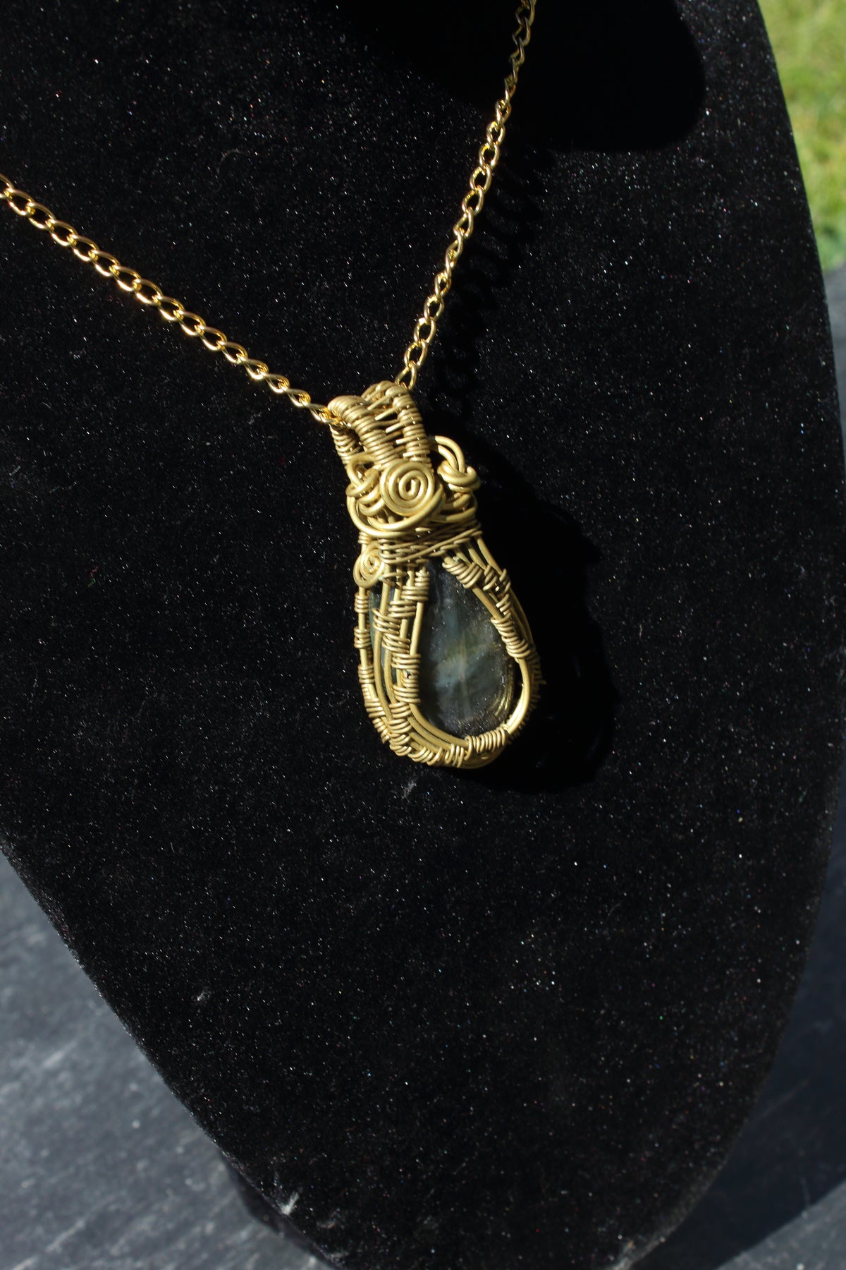 Blue Flash Labradorite Pendant