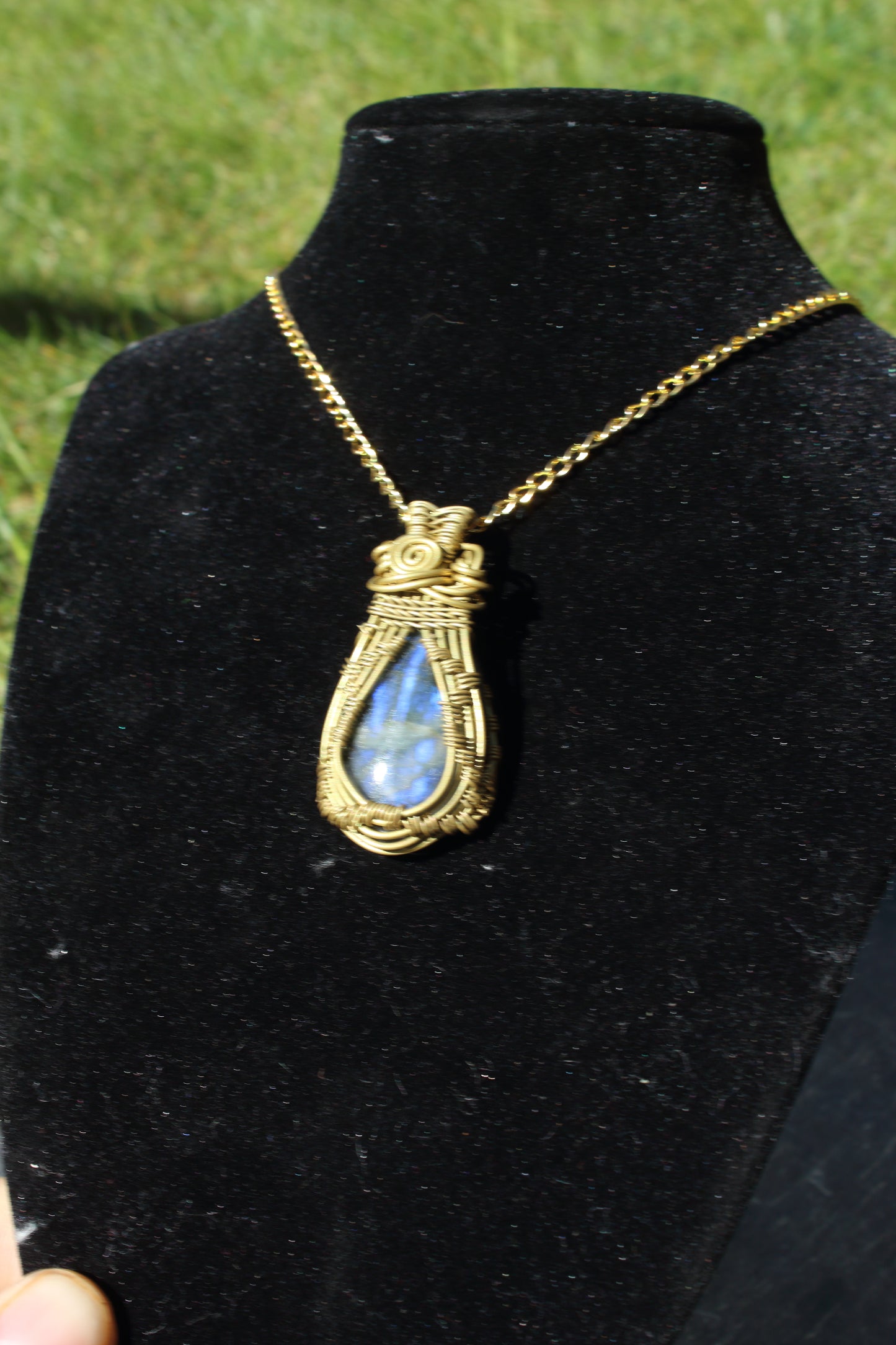 Blue Flash Labradorite Pendant