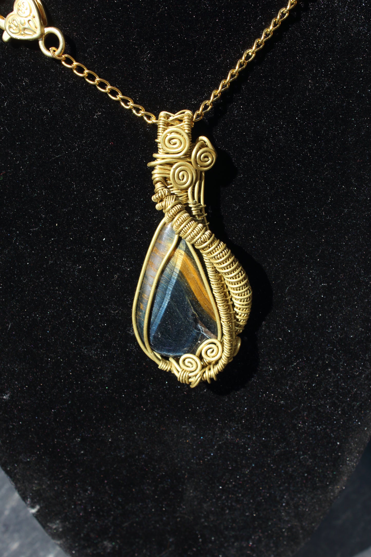 Sleek dark tigers eye necklace