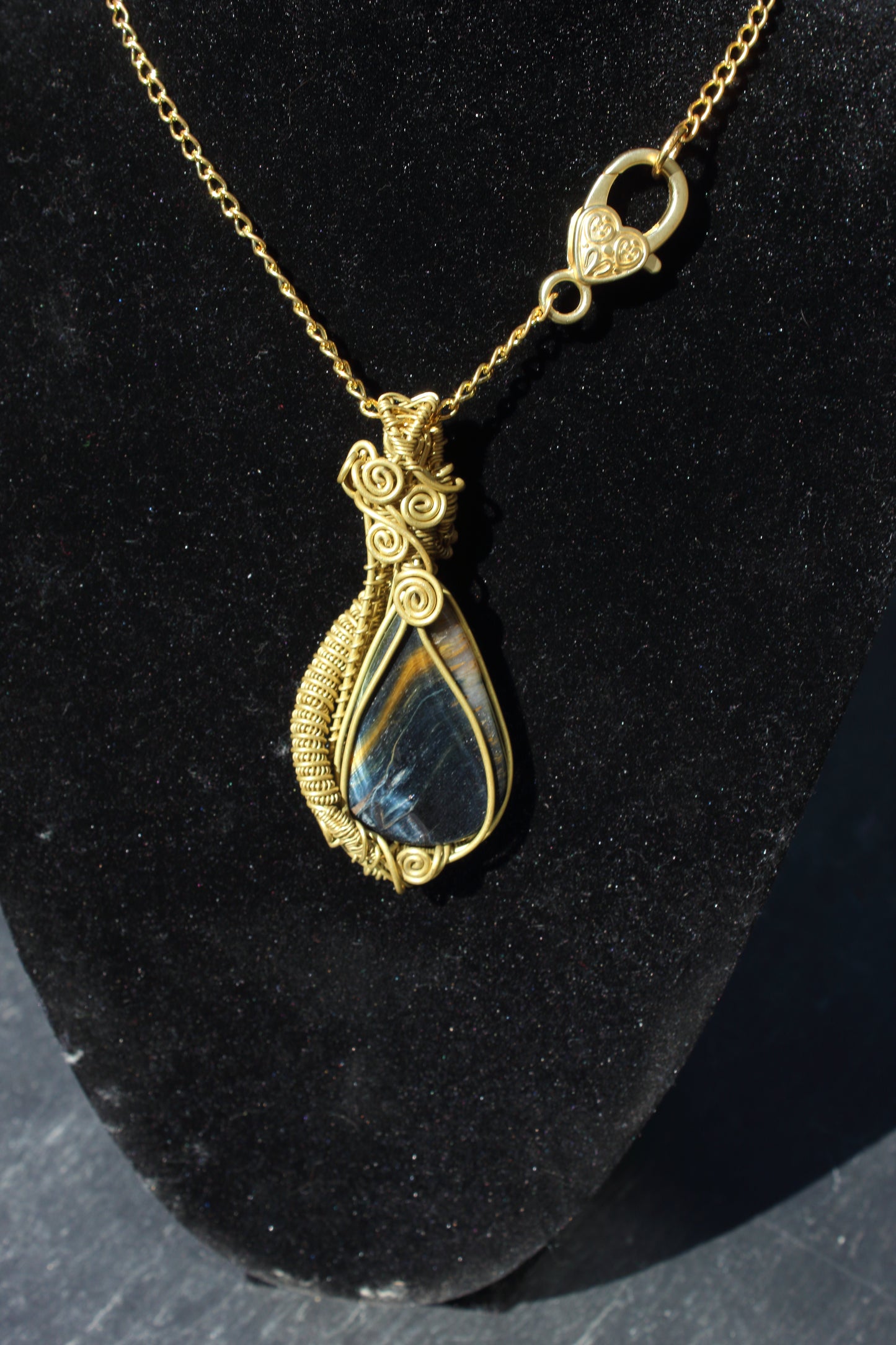 Sleek dark tigers eye necklace