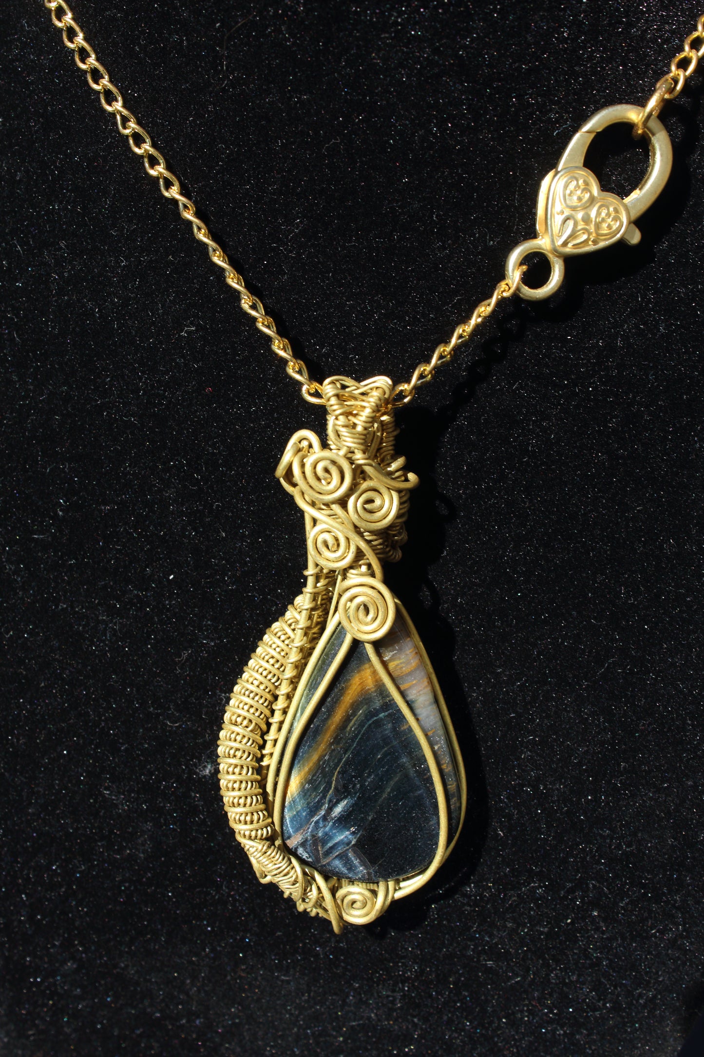 Sleek dark tigers eye necklace